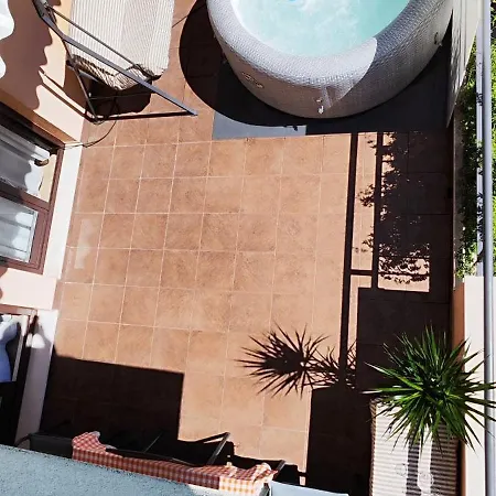 Lägenhet La Harmony Garden With Jacuzzi Split